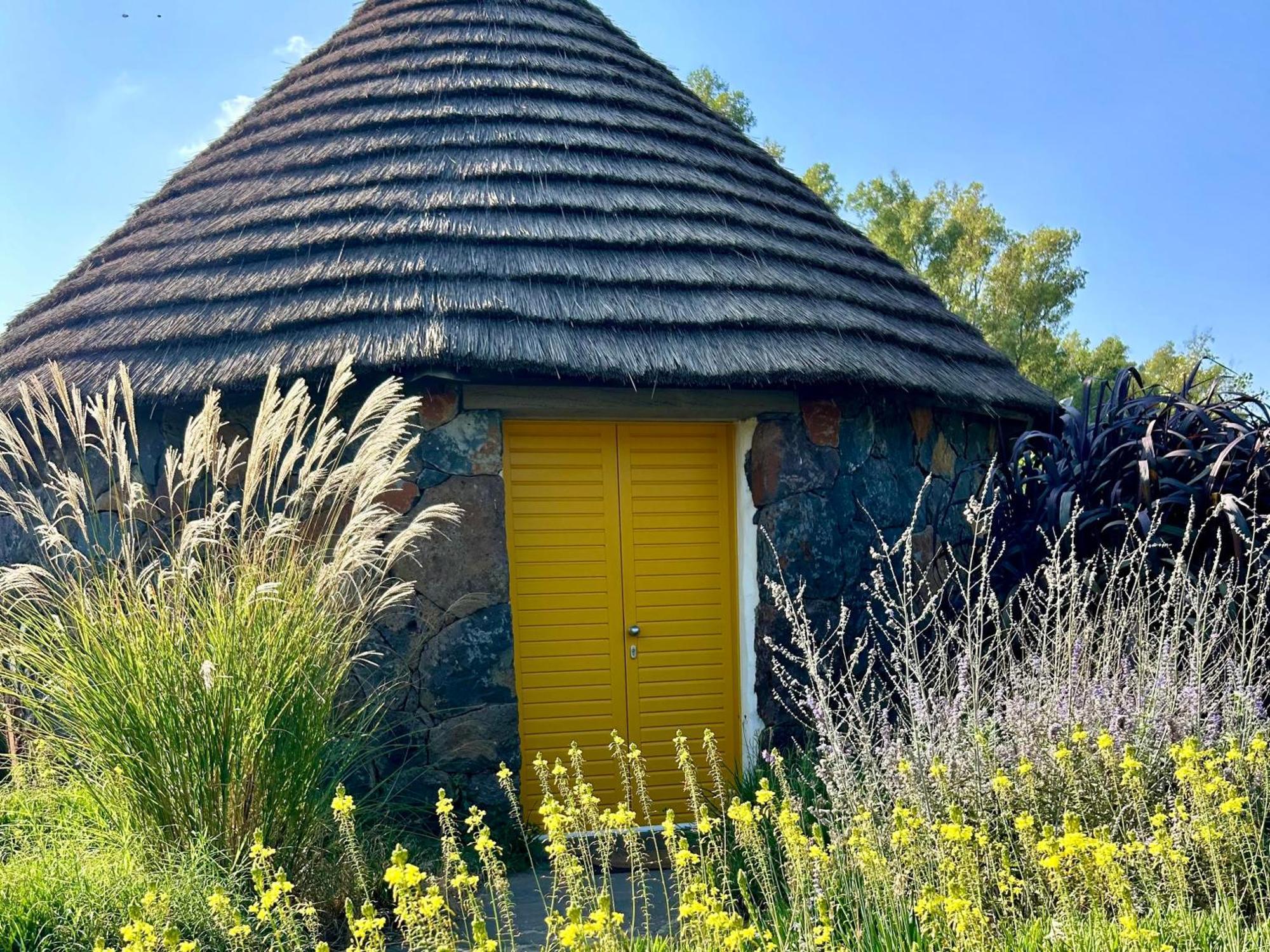 Is Cheas Wine Farm Boutique Hotel San Vero Milis Exterior photo